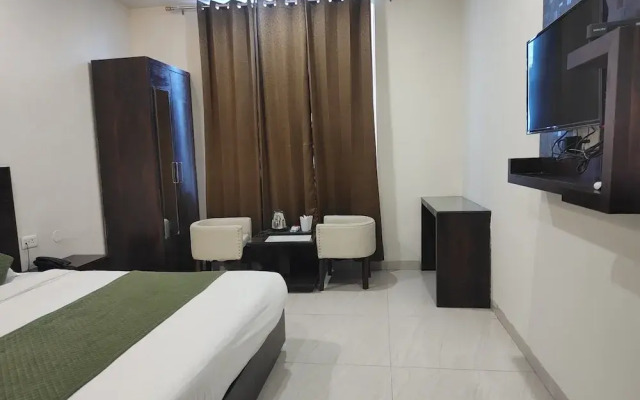 The Leisure Cave Premier