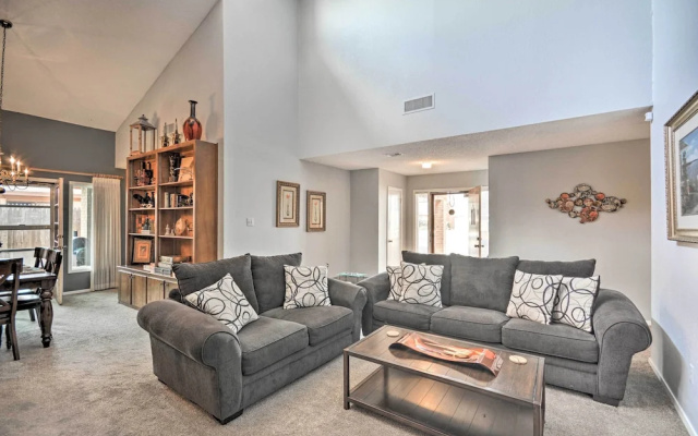 Lubbock Townhome w/ Grill Near TTU & Downtown!