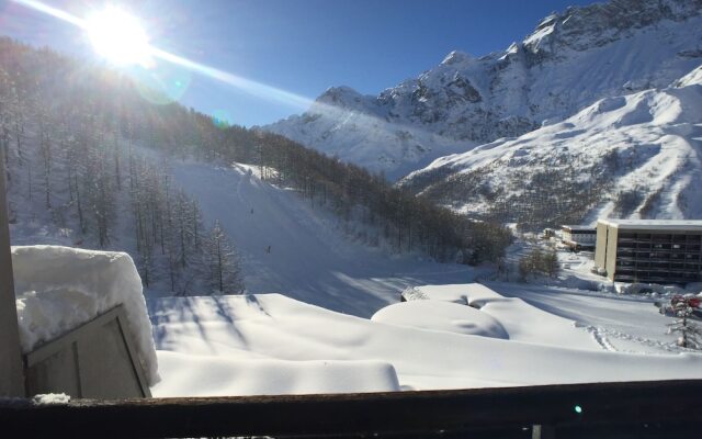 Front Ski slope Cervinia Apartments