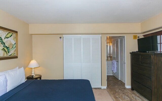 Fully Furnished Ilikai Tower 525 Condo With Free Wifi, Near Best Waikiki Beaches! by RedAwning