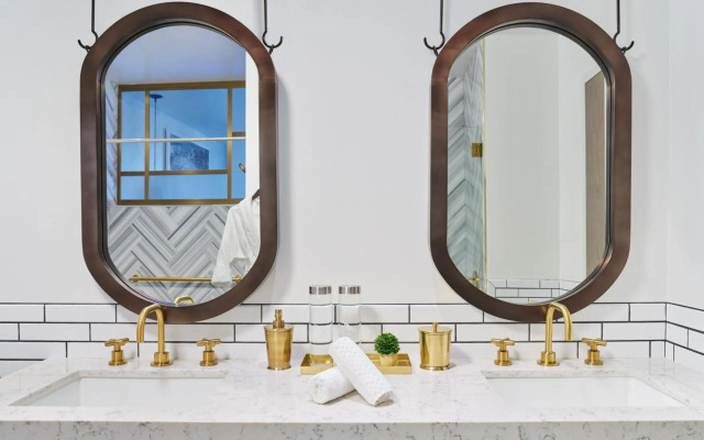 Halcyon - a hotel in Cherry Creek