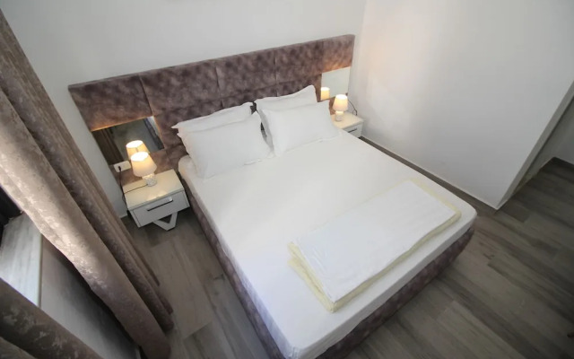 Julia Hotel