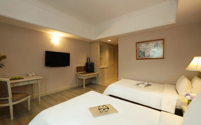 Berjaya Waterfront Hotel - Image 7