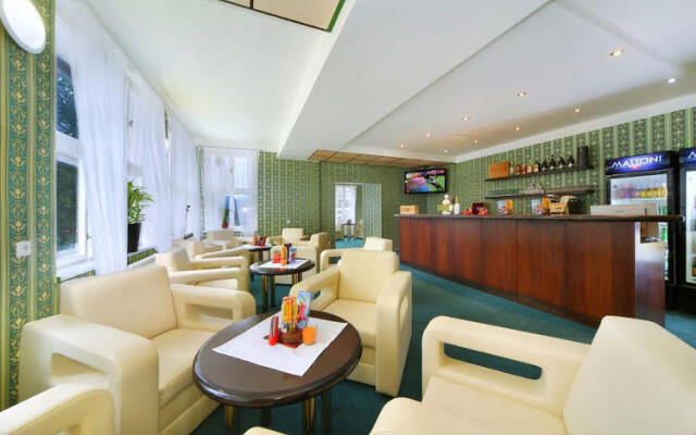 Palace Club