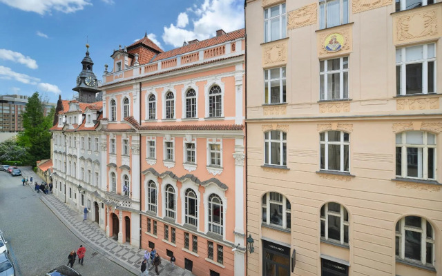 Old Town Residence by Little King