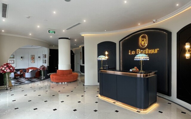 Le Bonheur Hotel