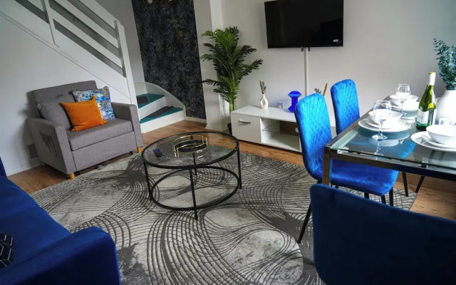Milton Keynes Home - Sleeps 4 - Parking
