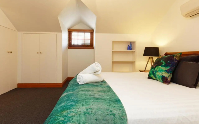 54 on Bank – Guest Rooms – Port Fairy