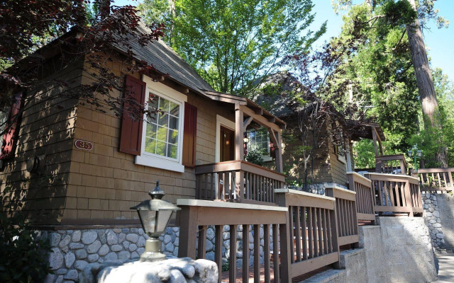 Saddleback Inn