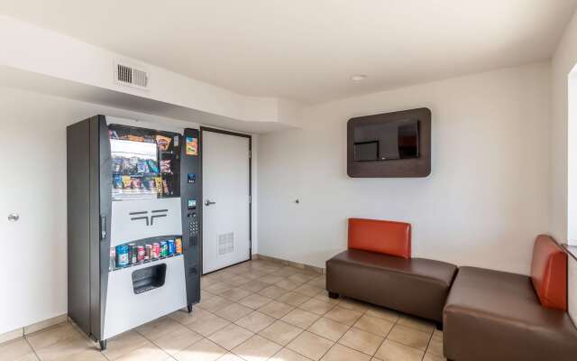 Motel 6 San Antonio, TX - South WW White Rd