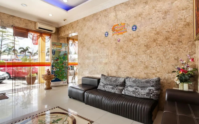 OYO 89470 My Town Hotel