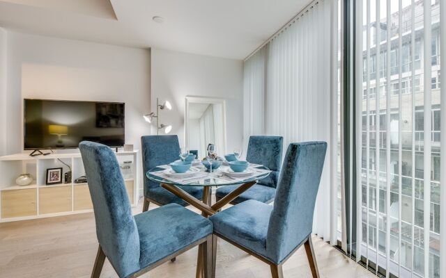 Stunning 1BR Suite in Popular King West