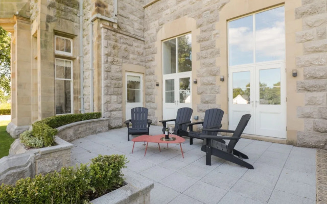 The Margaret Suite Stone Cross Mansion