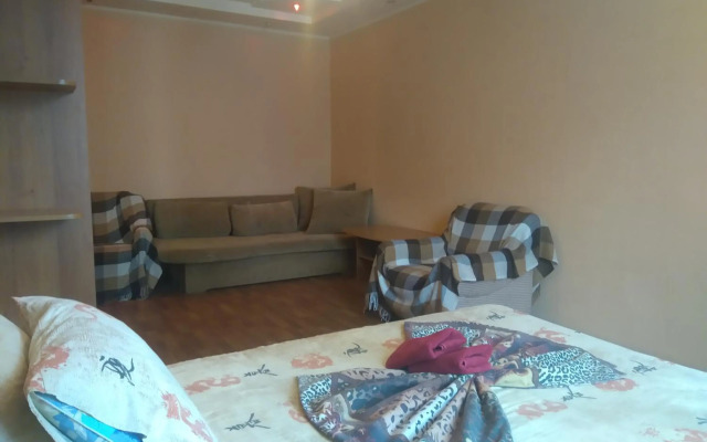 Квартира возле ТРЦ Космос .метро Героев труда