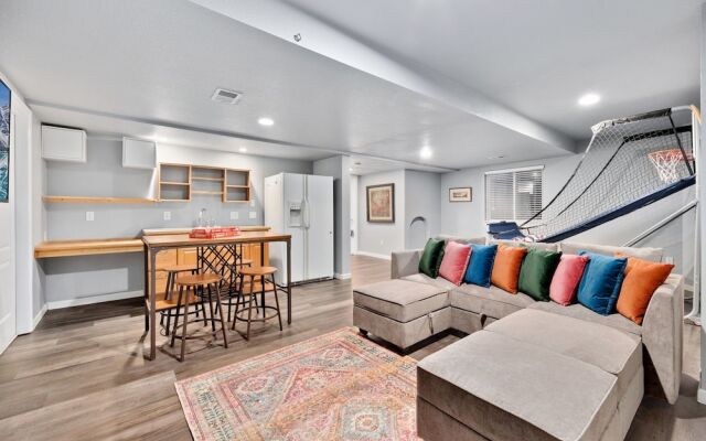 Spacious Home W/ Fun Amenities | Lake & Mtn Views