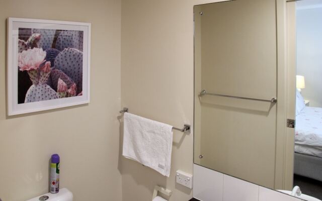 Adelaide Central Apartment - 3Br, 2Bath & Carpark