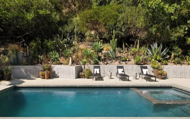 Valea Estate - Secluded Beverly Hills Retreat 1-acre Oasis