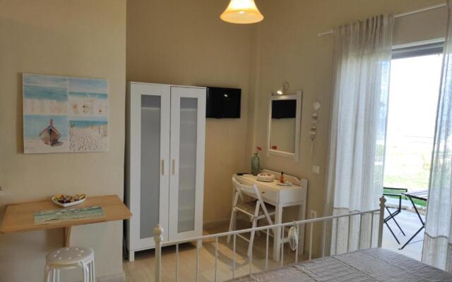 Thalassa Apartments & Studios