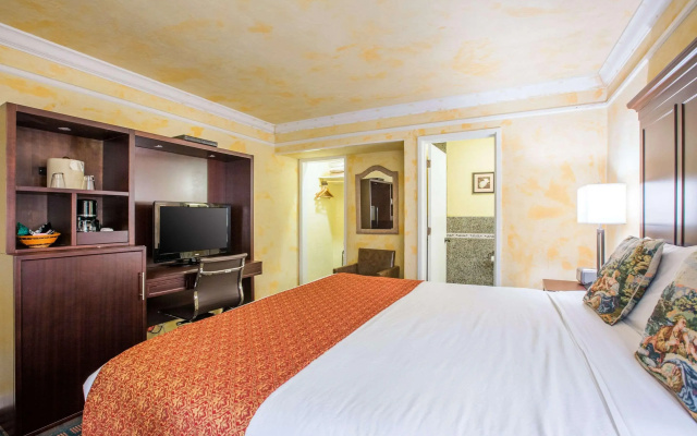 Clarion Collection Carmel Oaks Inn