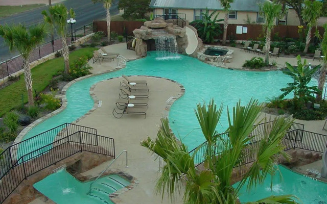 Holiday Inn Express & Suites Fredericksburg by IHG