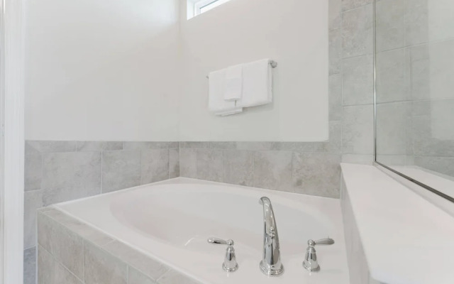 Stunning 8BR Pool Gameroom Minutes to Disney