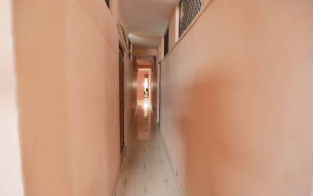 SPOT ON 48329 Dee 9 Residency