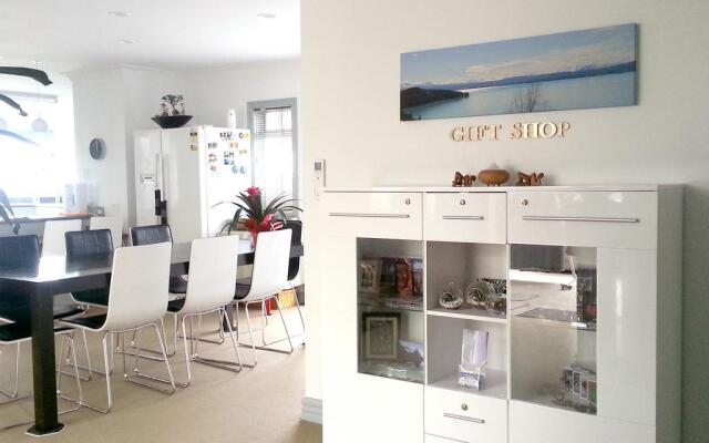Lush & Co Auckland Bed & Breakfast