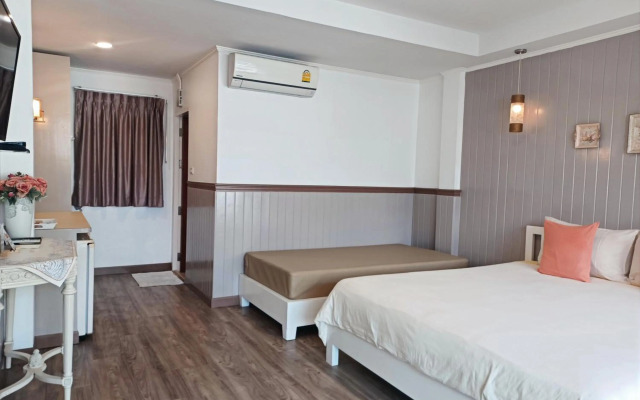 Koh Larn Riviera