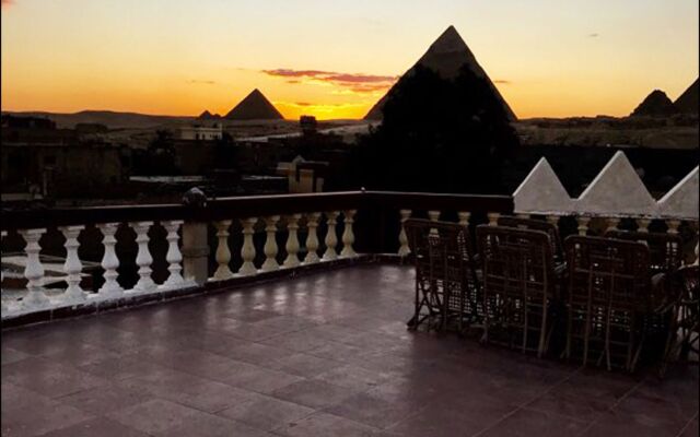 3 Pyramids View Inn