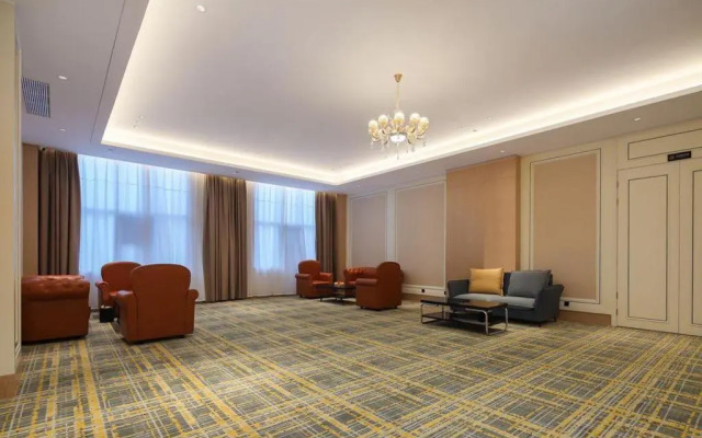 Vienna International Hotel (Luyi Passenger West Station)