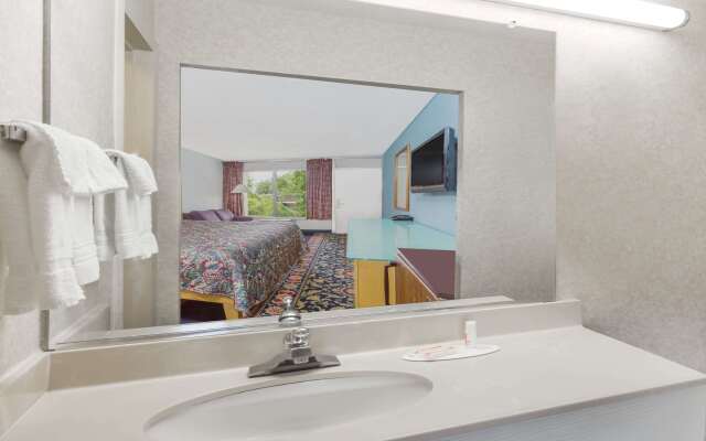 Days Inn by Wyndham Greensboro Airport