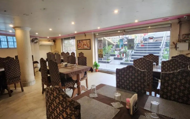 OYO 27950 Hotel Priyanka International