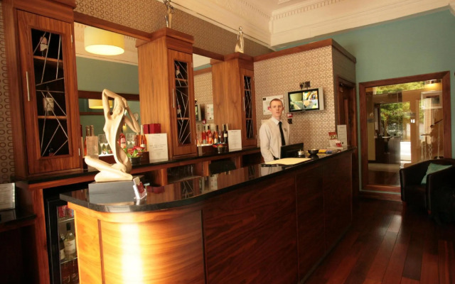 Acorn Hotel