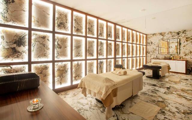Wine & Books Porto Hotel