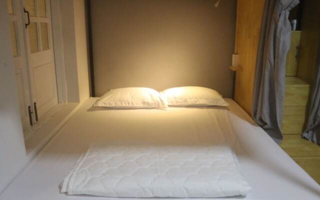 Vector Hostel