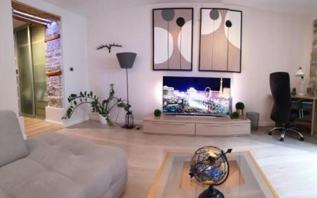 Center Arena Design Apartments with terrace