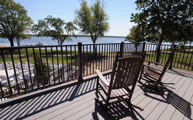 Lake Lawn Resort