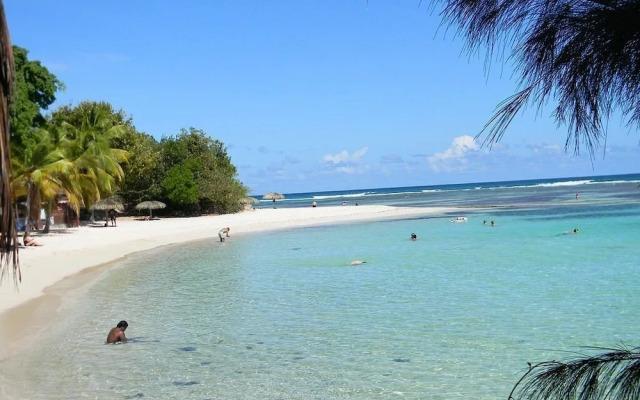 Anse des Rochers Beach & Pool Resort