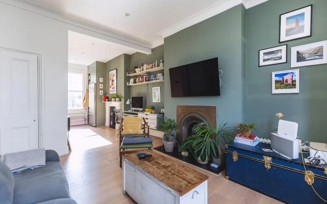 Leafy & Stylish Brixton Retreat
