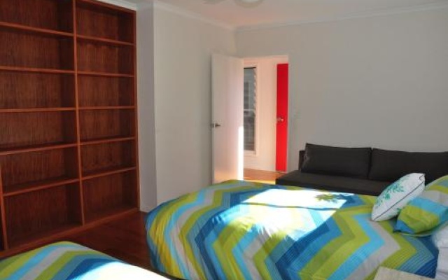 10 Double Island Drive Modern Family Home Centrally Located Swimming Pool & Outdoor Area – Guest Rooms – Rainbow Beach