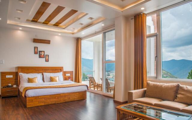 The White Haven Homestay I Rooms & Kitchen