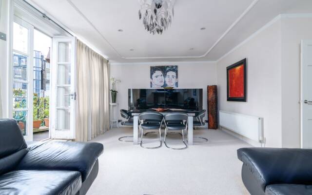 Luxury 2BR Flat in Knightsbridge W/patio, 4 Guests