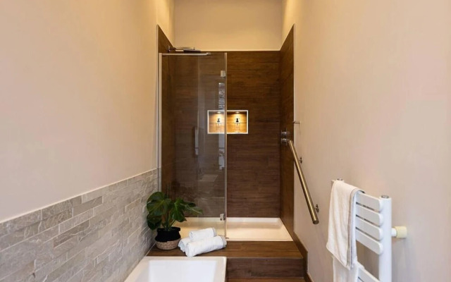 Beautiful Three Bedroom Georgian Home in Edinburgh