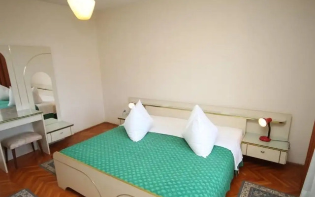 Fila - Large & Close to the Beach - A1