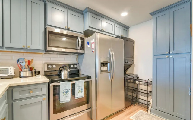 Galveston Beachfront Condo: Balcony & Pool Access!