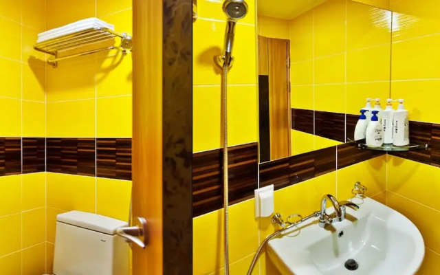 Favian Guest House