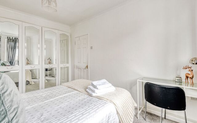 Spacious 3 Bedroom Garden House