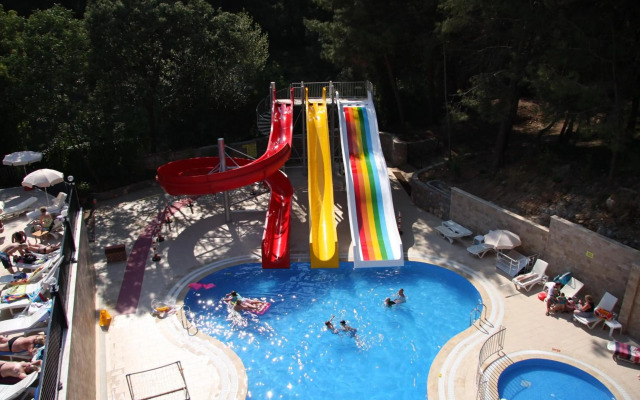 Hotel Pine Valley