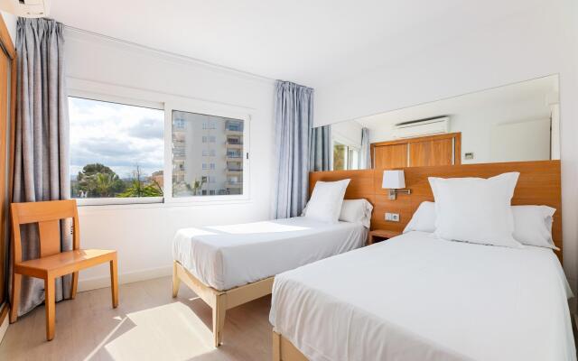 Apartment with shared pool, near the beach