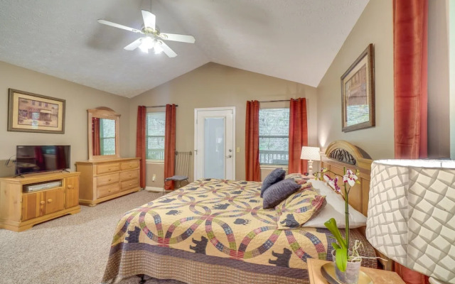 Family-friendly Gatlinburg Home w/ Hot Tub!